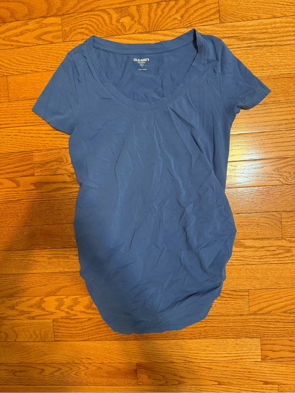 Old Navy Women’s Maternity Scoop Neck Short Sleeve Tee